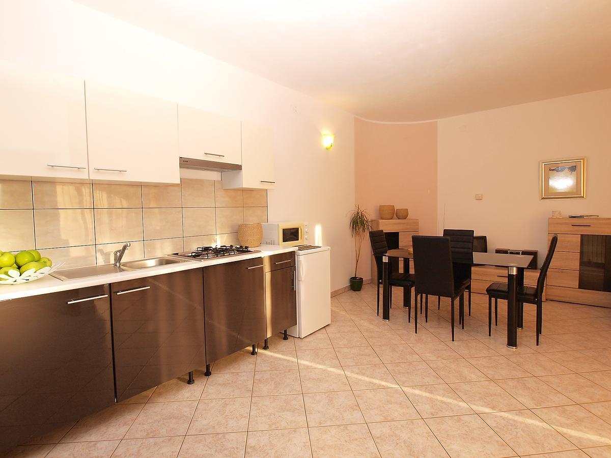 Apartments Dusanka 799 Fazana Exterior photo
