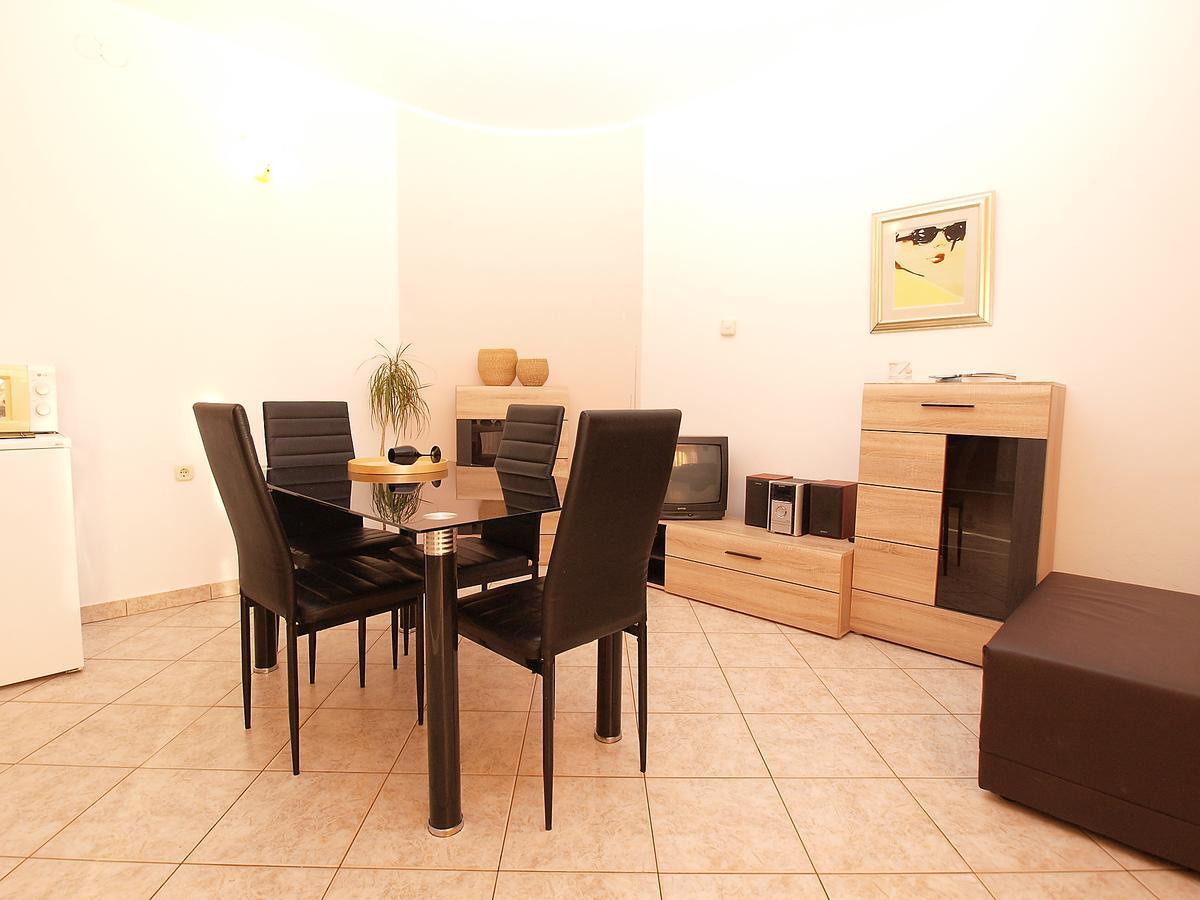 Apartments Dusanka 799 Fazana Exterior photo