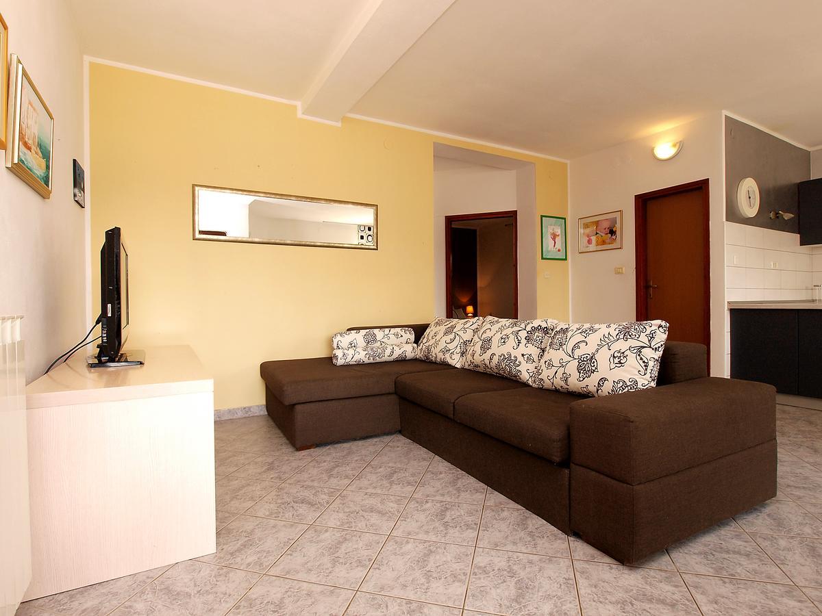 Apartments Dusanka 799 Fazana Exterior photo