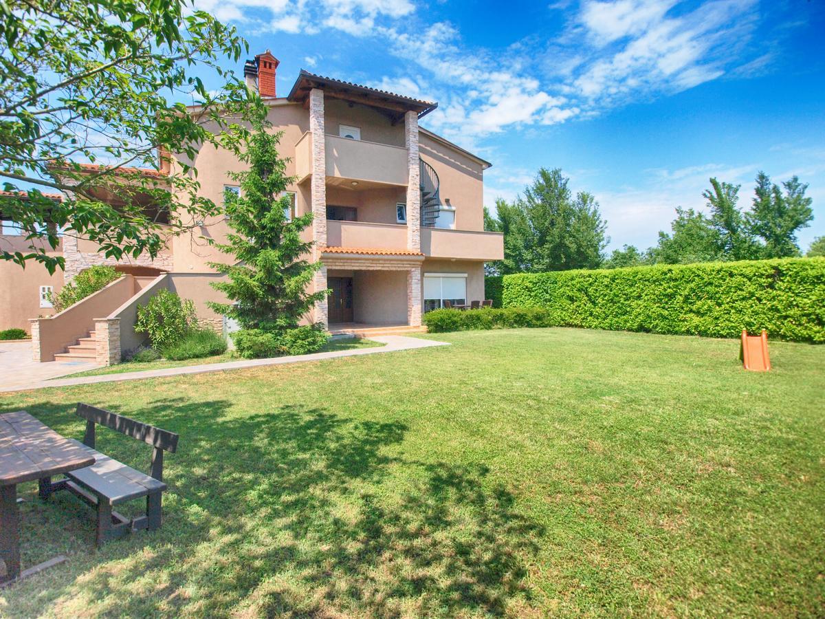 Apartments Dusanka 799 Fazana Exterior photo